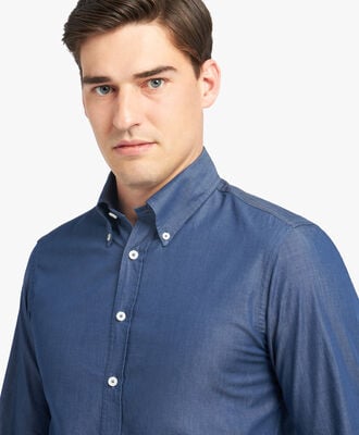 scopri la camicia button-down: un must-have nel tuo guardaroba. unisce stile elegante e versatilità per ogni occasione, dal lavoro al tempo libero. scegli tra una vasta gamma di colori e tessuti per esprimere la tua personalità!