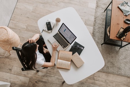 scopri deskbird, la rivoluzione degli spazi di lavoro! ottimizza la tua esperienza lavorativa con soluzioni innovative per collaborare e creare in un ambiente moderno ed efficiente.