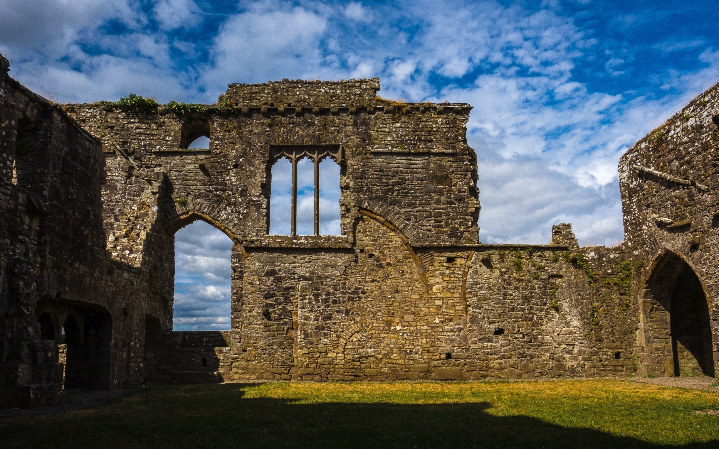 scopri la storia affascinante di navan, un'importante città irlandese. esplora le sue radici storiche, i monumenti e la cultura che rendono questo luogo unico nel cuore dell'irlanda.