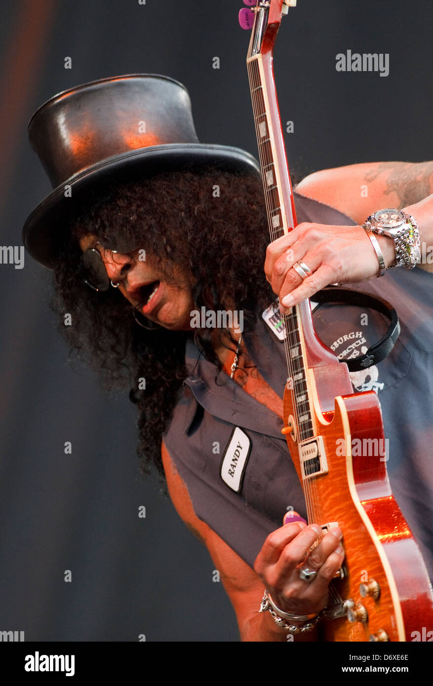 scopri l'icona del rock: la leggenda slash, chitarrista dei guns n' roses. approfondisci il suo stile unico, le sue collaborazioni e l'impatto duraturo sulla musica rock. un viaggio attraverso la sua carriera, le sue influenze e le performance indimenticabili.