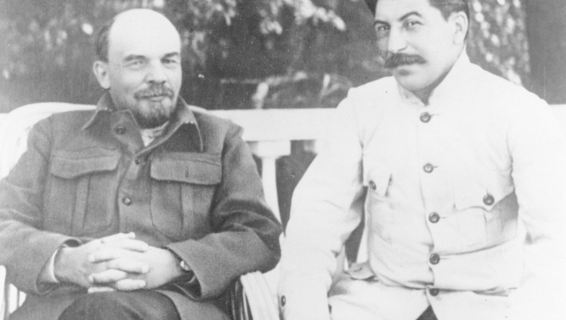 scopri l'influenza di stalin attraverso un'intervista coinvolgente. approfondisci la sua vita, le sue idee e il contesto storico che ha plasmato il xx secolo.