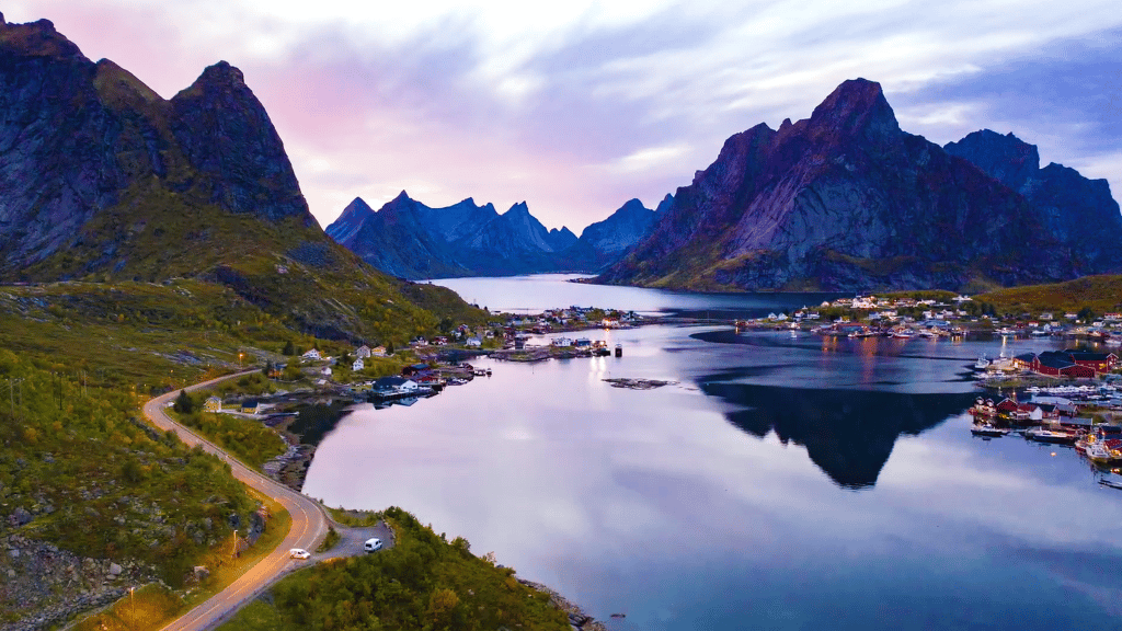 scopri il paradiso naturale di senja, un'incantevole isola norvegese. goditi panorami mozzafiato, sentieri escursionistici spettacolari e la bellezza incontaminata della natura che ti lascerà senza parole. un'esperienza unica per gli amanti della natura e dell'avventura.