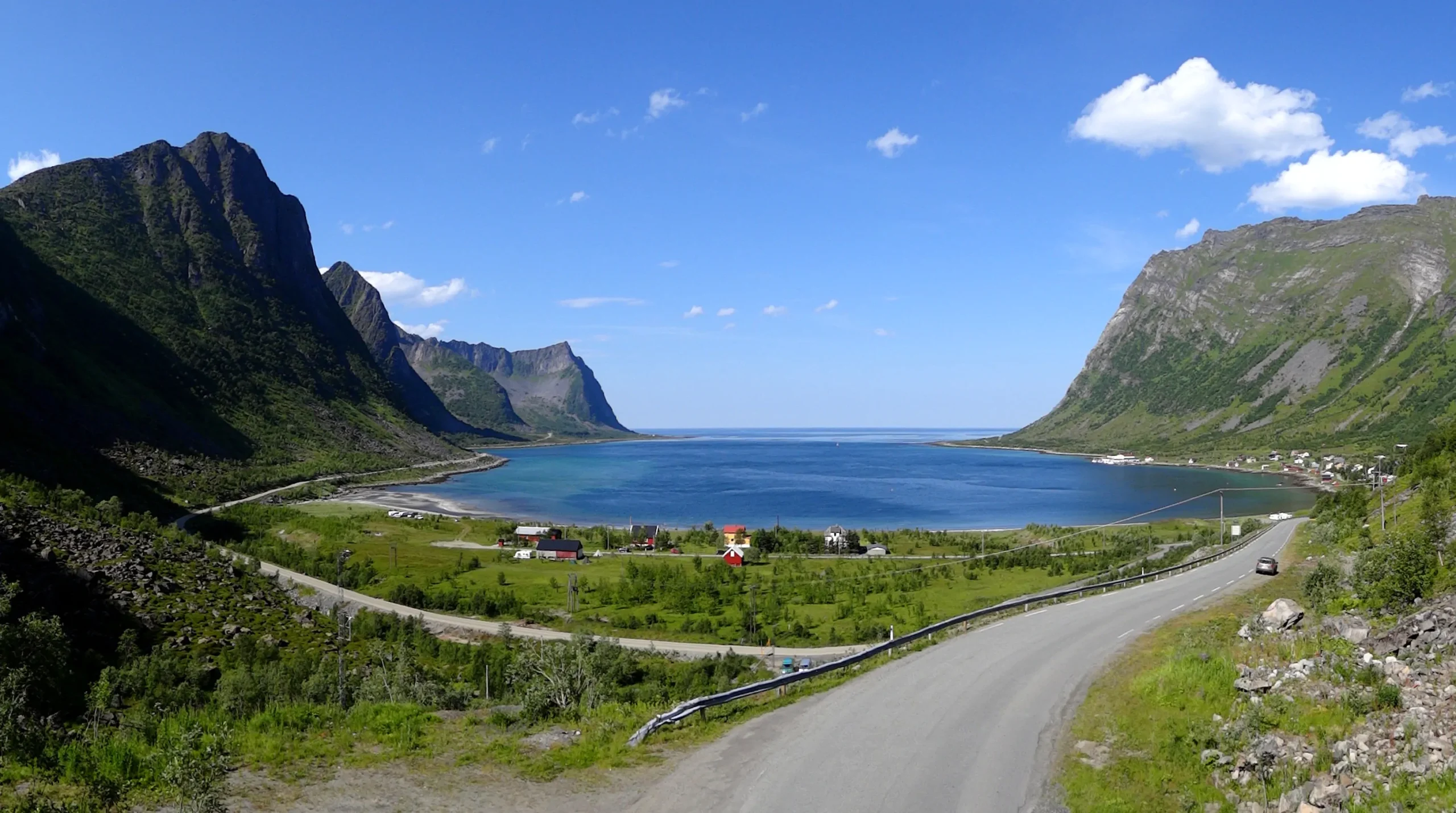 scopri il paradiso naturale di senja, un luogo incantevole in norvegia dove la natura si manifesta in tutta la sua bellezza. esplora paesaggi mozzafiato, sentieri panoramici e una fauna unica in un'isola che cattura il cuore di ogni visitatore.