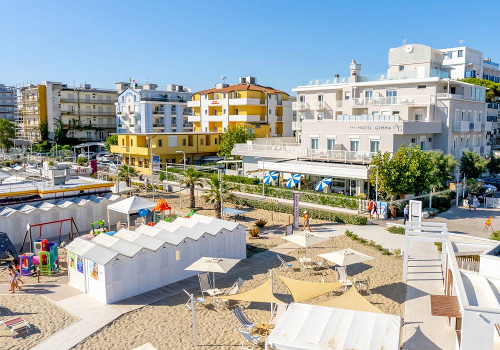 scopri rimini, la gemma dell'adriatico, dove storia, cultura e splendide spiagge si incontrano per offrirti un'esperienza indimenticabile. esplora il suo affascinante centro storico, assapora la deliziosa cucina locale e rilassati sulle incantevoli coste adriatiche.