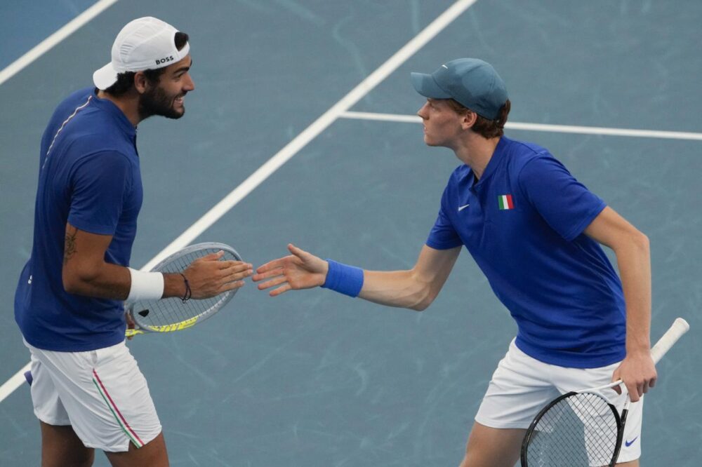 scopri l'emozionante confronto tra sinner e berrettini nella coppa davis, dove velocità e abilità si scontrano sul campo. segui le loro straordinarie performance e lottare per la vittoria in questo prestigioso torneo di tennis.